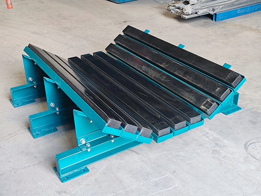 UHMWPE पोलीयूरथेन रबर स्लाइडर इम्पैक्ट रोलर बेड वियर रेज़िस्टेंट एडजस्टेबल बफर